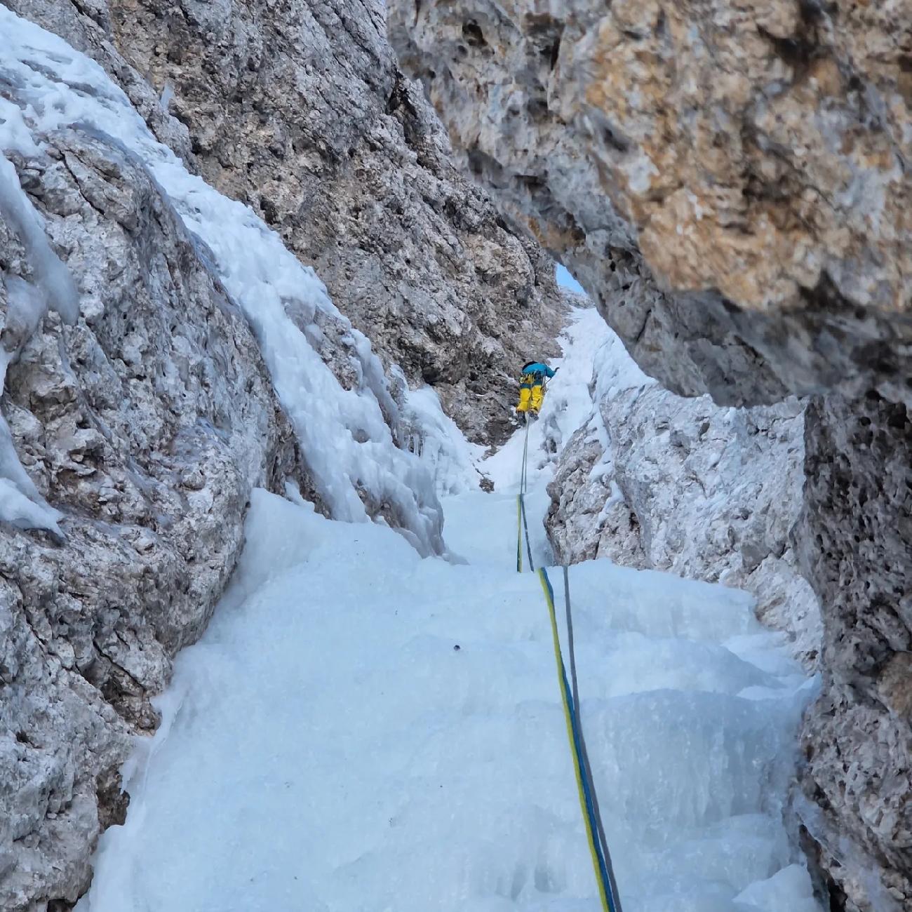 Agner, Dolomites, Nicola Bertoldo, Diego Dellai - La première ascension de 'Ultima Perla' sur le Mont Agner dans les Dolomites (Nicola Bertoldo, Diego Dellai 23/11/2023)