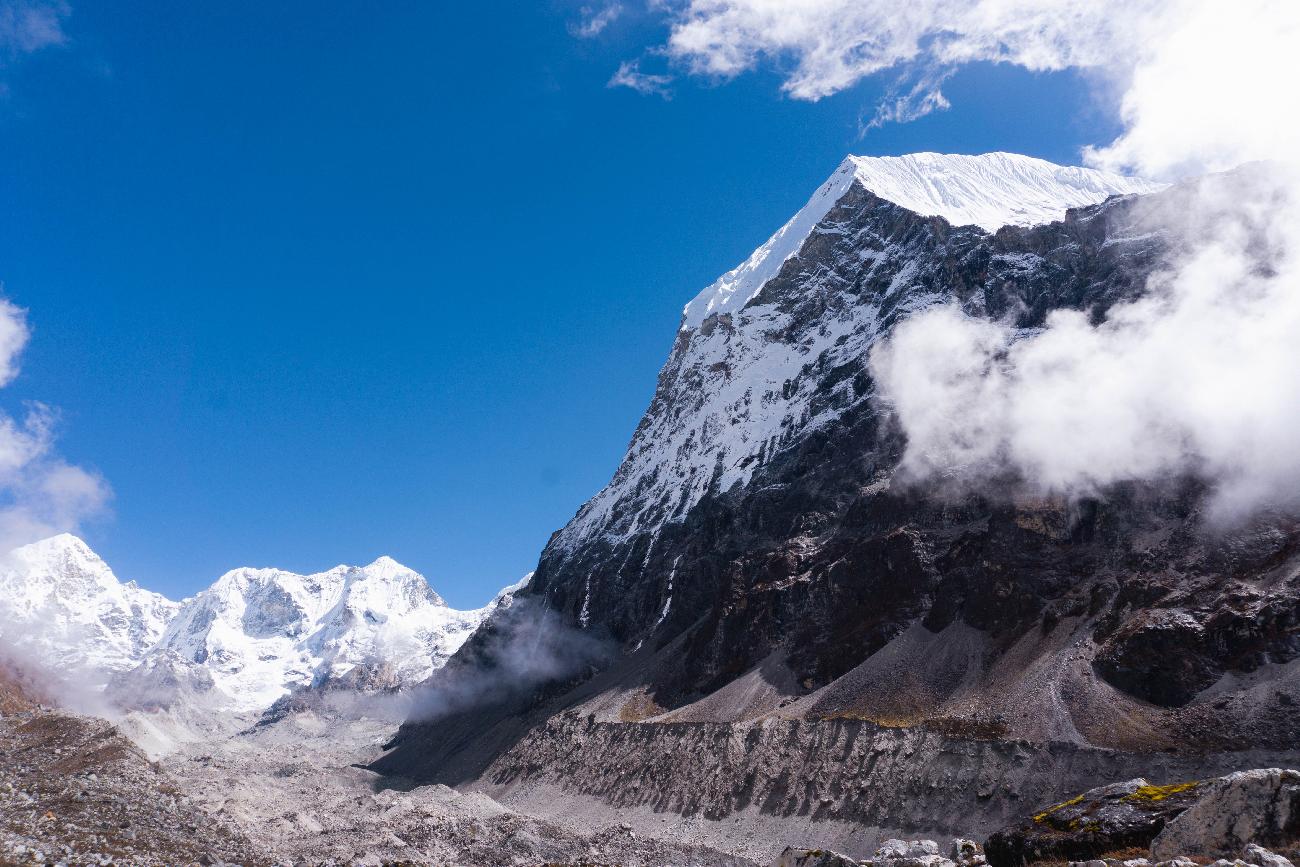 Chobutse, Népal, Wadim Jabłoński, Maciej Kimel - Wadim Jabłoński et Maciej Kimel réalisent la première ascension du « Just Breathe » (M5 VI4 R/X 1600m) à Chobutse, Népal (14-18/10/2023)