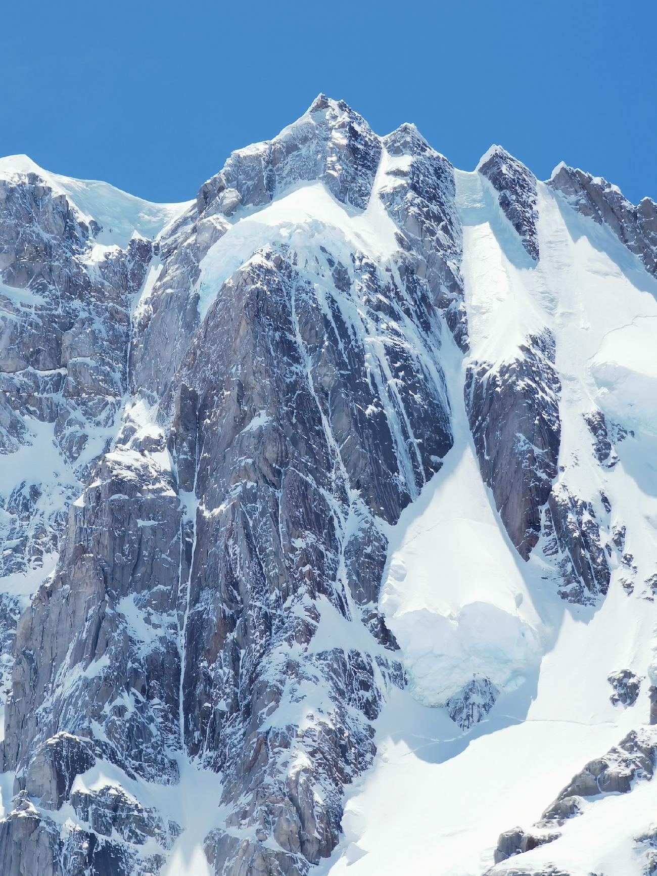 Cerro Nora Oeste, Patagonie, Paolo Marazzi, Luca Schiera - Paolo Marazzi et Luca Schiera réalisent la première ascension du Cerro Nora Oeste en Patagonie