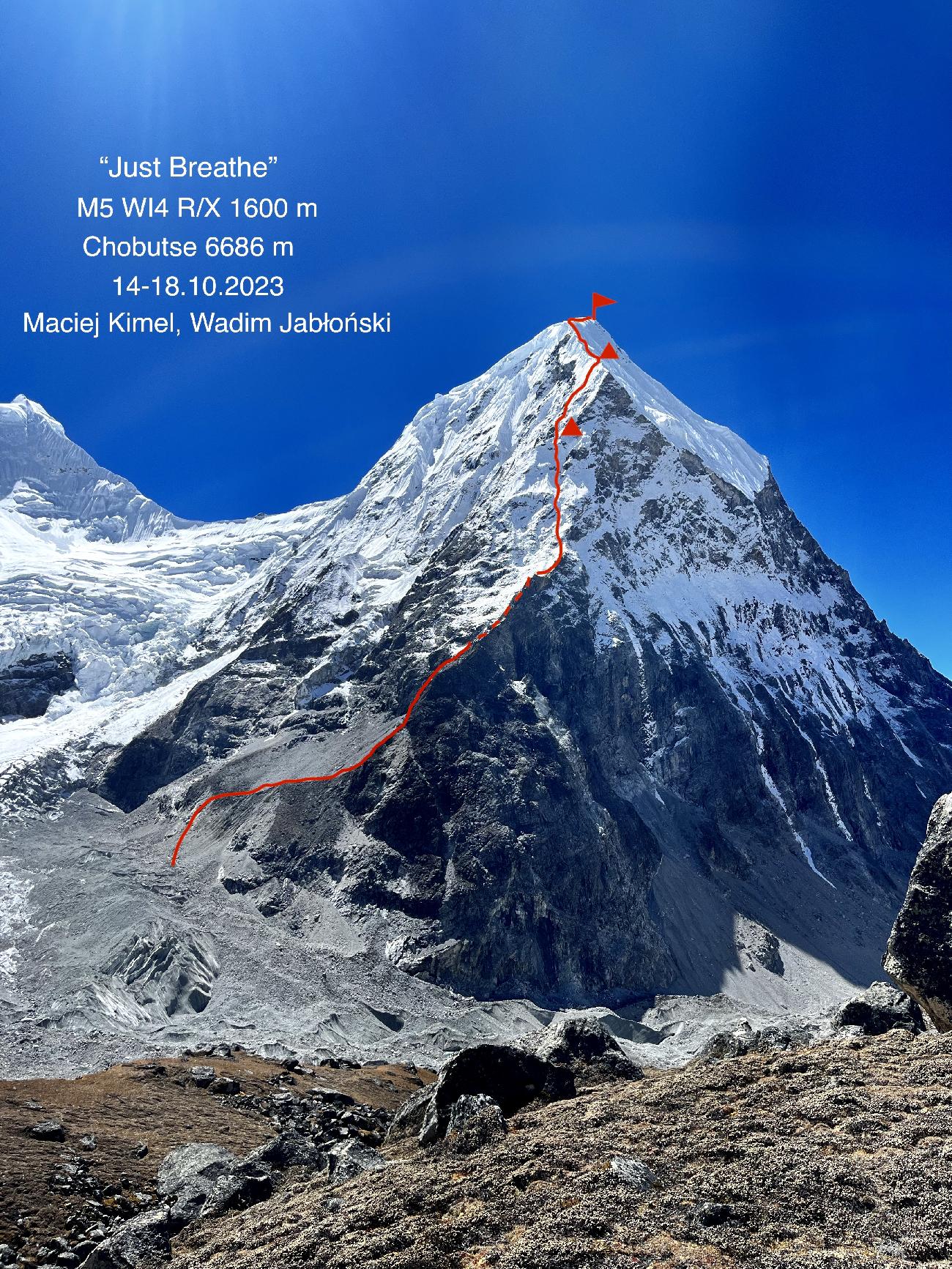 Ascension cool du Chobutse au Népal réalisée par Wadim Jabłoński et Maciej Kimel
