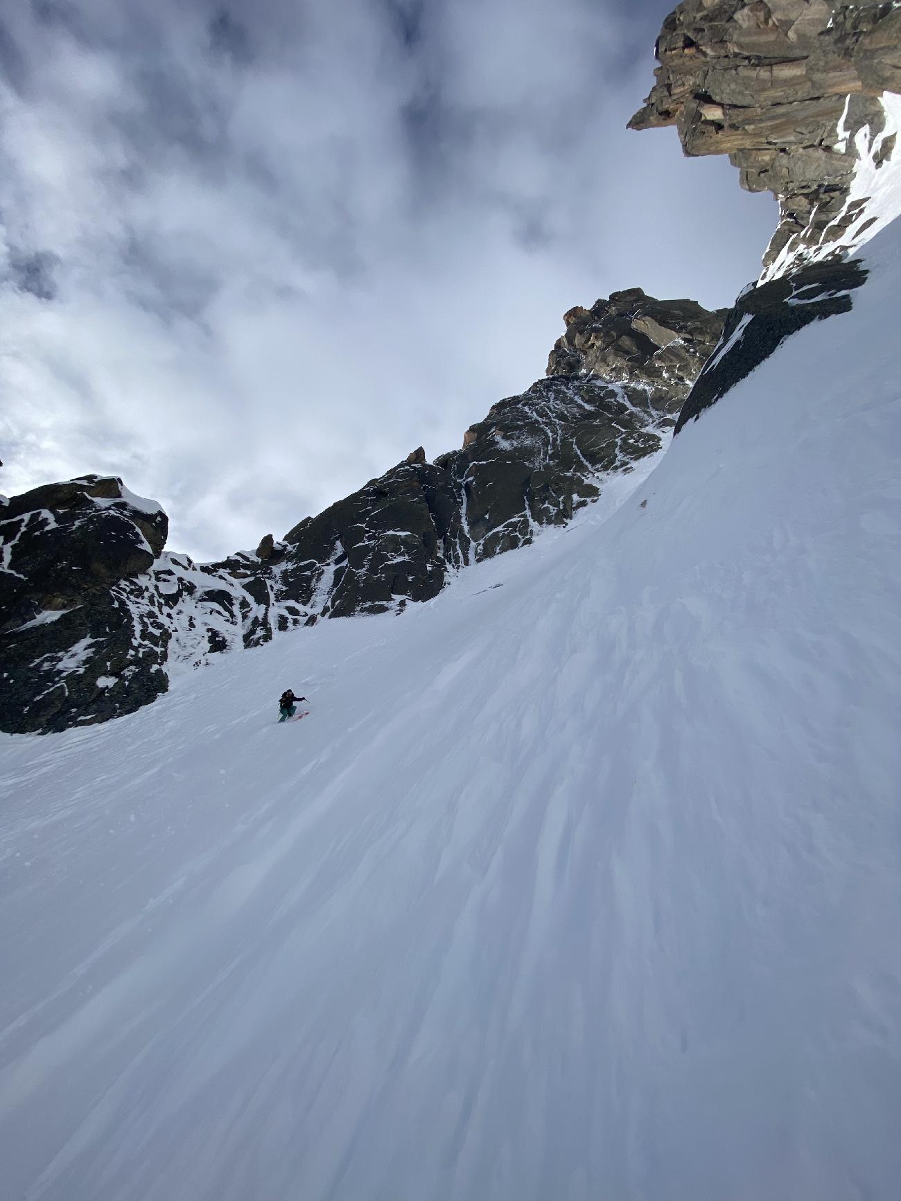 Capucin du Requin, Mont Blanc, Laurent Bibollet, Sam Favret, Julien Herry - The first ski descent of 'Un couloir sans fin' on Capucin du Requin in the Mont Blanc massif (Laurent Bibollet, Sam Favret, Julien Herry 14/01/2024)