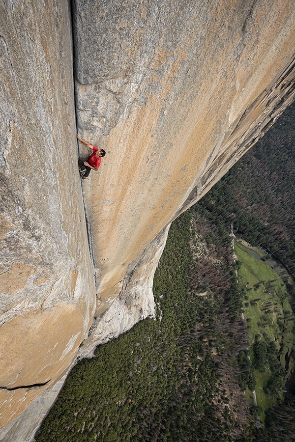 Alex Honnold El Capitan, Freerider - Alex Honnold escalade en solo gratuit Freerider, El Capitan, Yosemite, États-Unis le 3 juin 2017. Ce faisant, il est devenu la première personne à gravir El Cap sans cordes