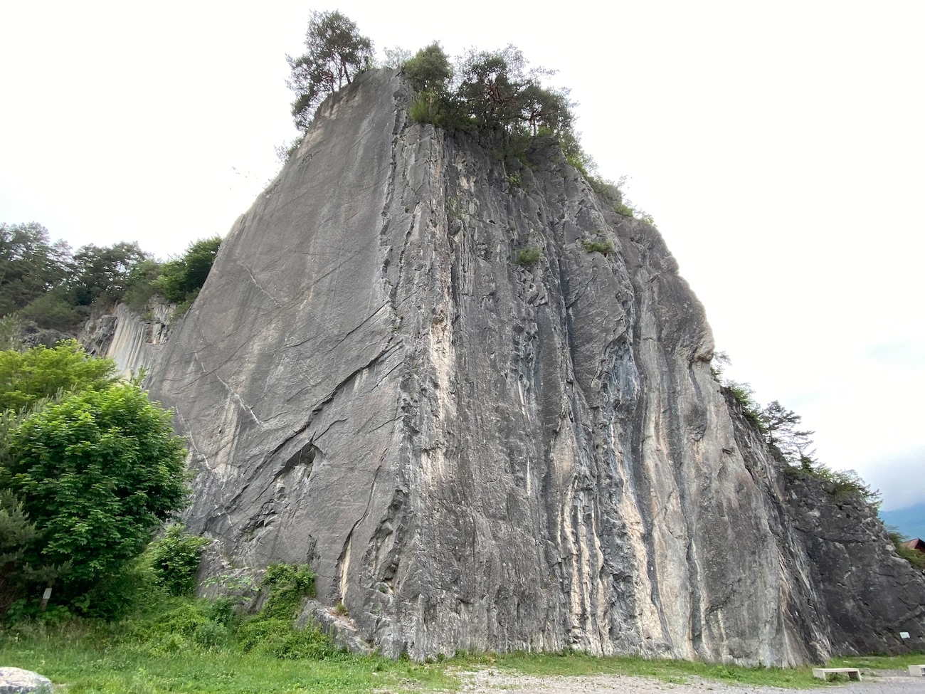Bürser Platte, Autriche - Bürser Platte en Autriche.  La pièce maîtresse du rocher est l'ascension traditionnelle « Prinzip Hoffnung », gravie pour la première fois en 2009 par Beat Kammerlander.