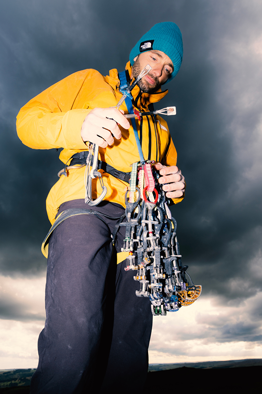 Jacopo Larcher - Jacopo Larcher se prépare à faire de l'escalade traditionnelle dans le Peak District, Royaume-Uni