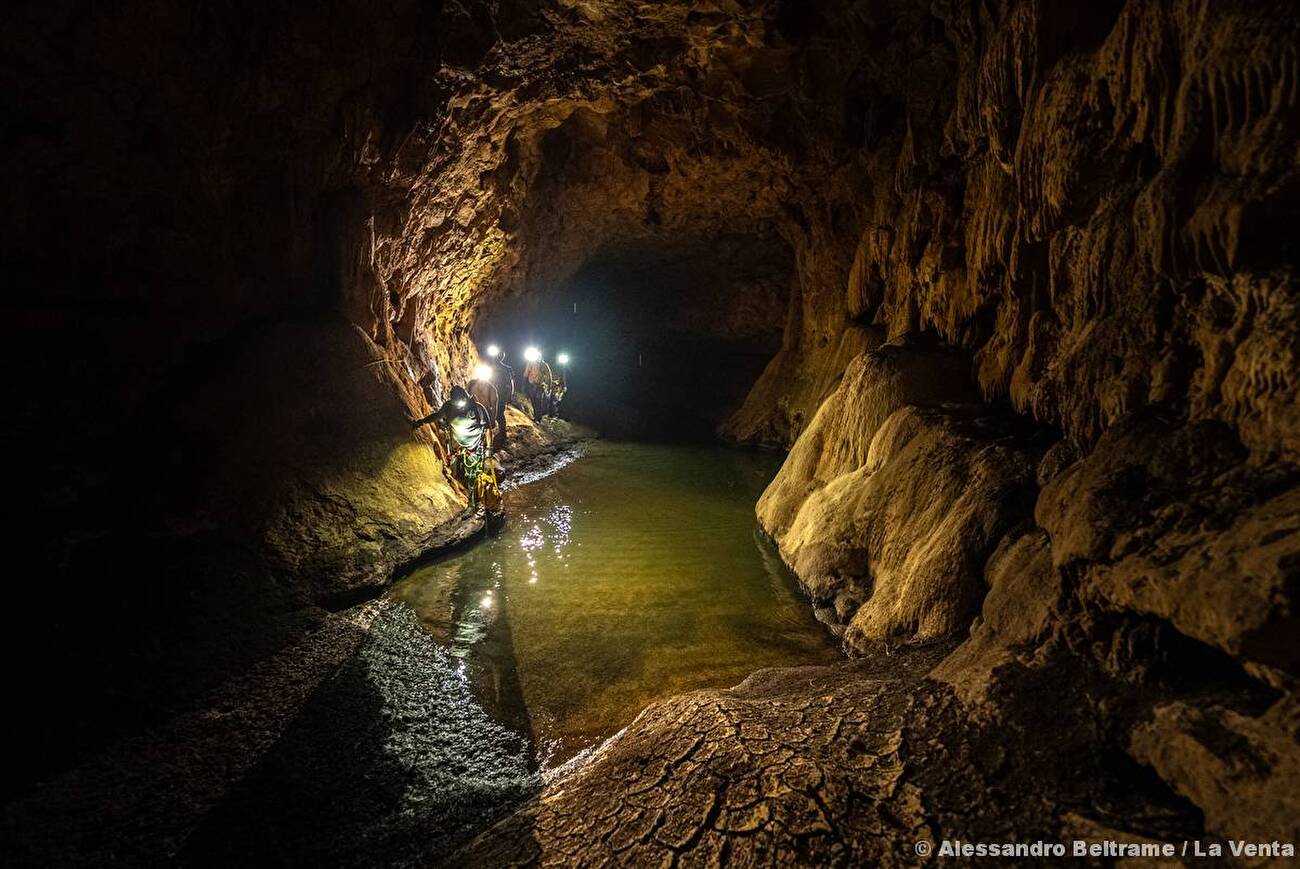 La Venta au-delà des limites / Explorer la grotte de Qanaf à Oman