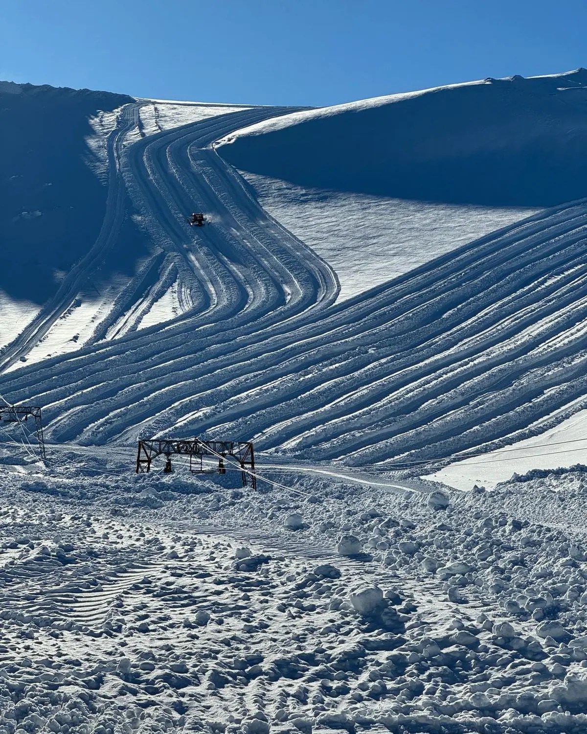 Norwegian Glacier Resort rapporte que ses remontées mécaniques sont enfouies sous 10 m (33'+) de neige