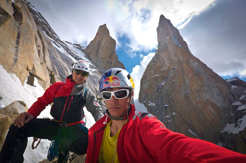 David Lama et Peter Ortner escaladant la Flamme éternelle, Tour Trango, Karakorum - 