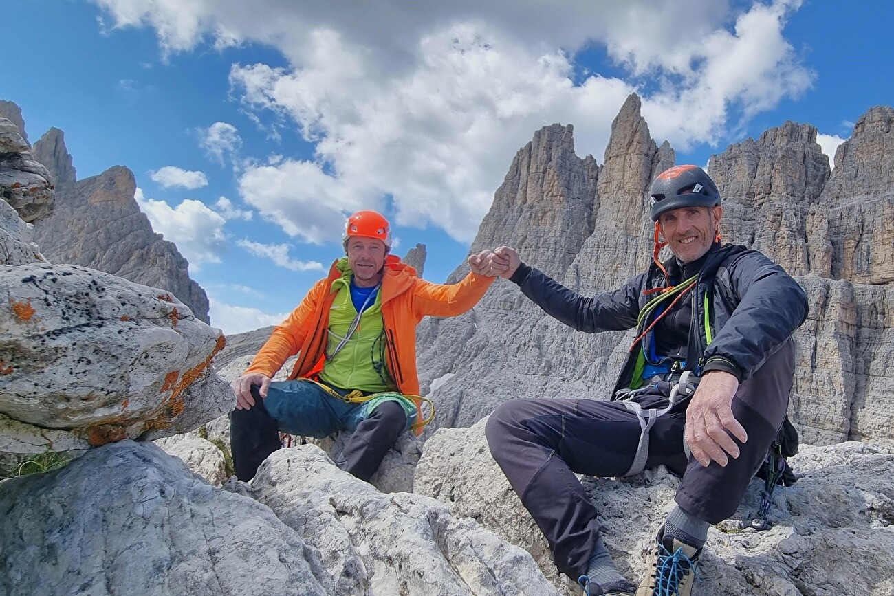 Luca Giupponi, Rosengarten, Dolomites - Luca Giupponi et Rolando Larcher au sommet de Punta Emma, ​​​​​​Rosengarten, Dolomites
