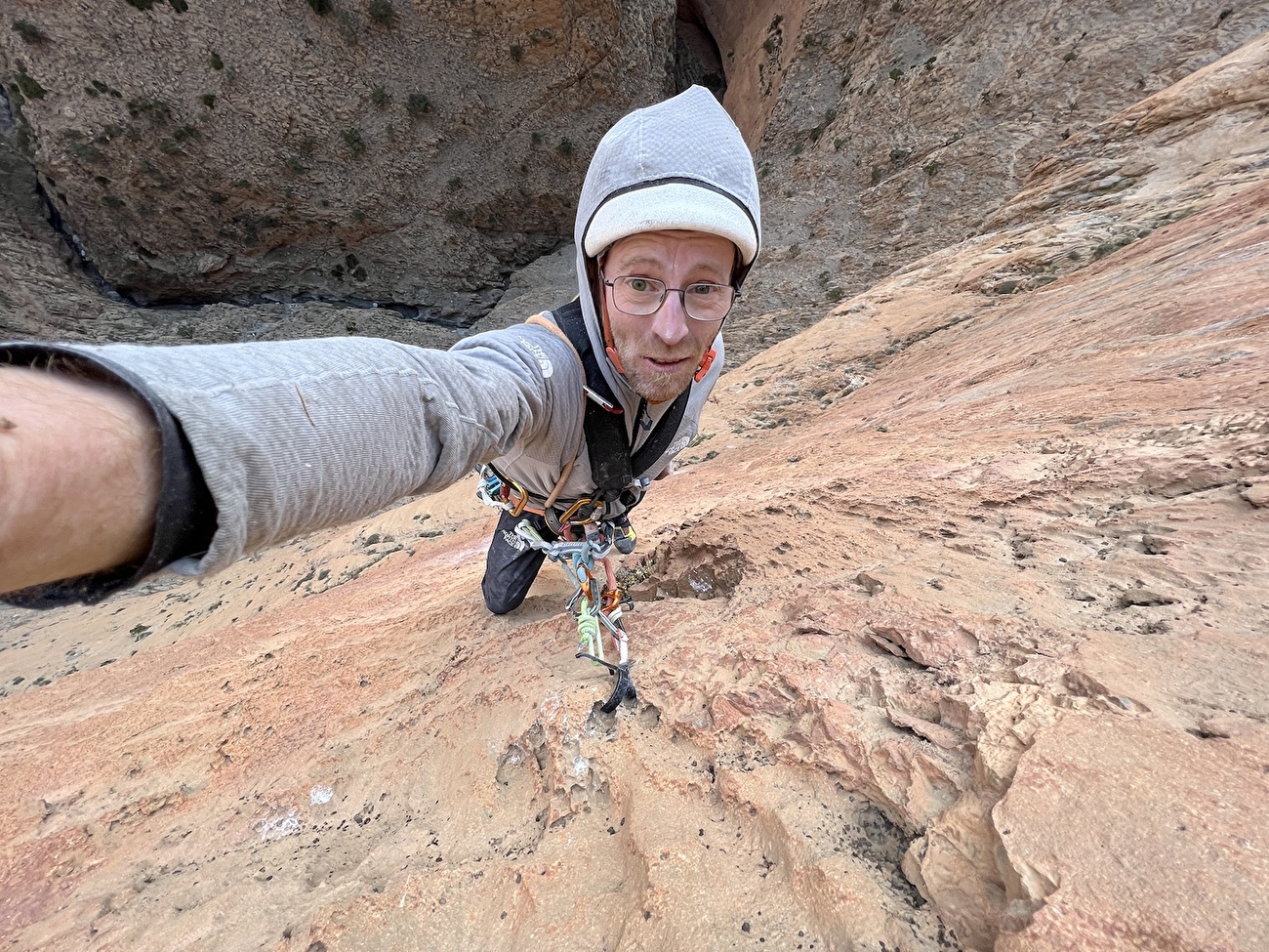 Gorges de Taghia Maroc, Iñaki Marco, Iker Pou - La première ascension du 'Bihotz Handi' (7c/320m) sur la face sud-ouest du Jebel Oujdad dans les gorges de Taghia, Maroc (Iñaki Marco, Iker Pou 04/2024)