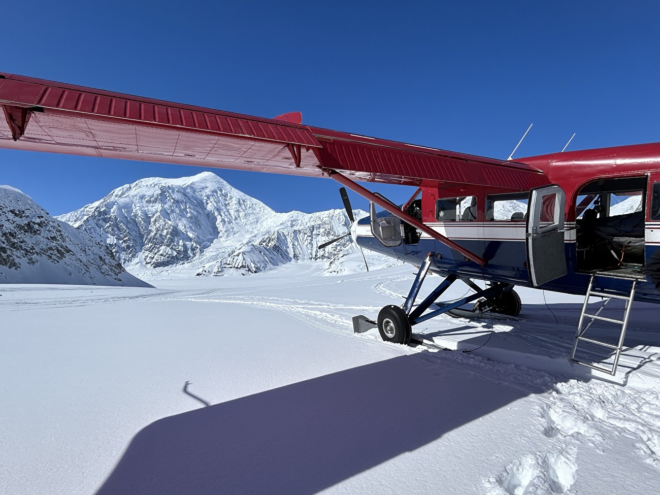 Mt. Charles Alaska, Fred Caloggero, Joseph Hobby - Talkeetna Air Taxi et Paul Roderick débarquent dans le glacier Yentna, Alaska
