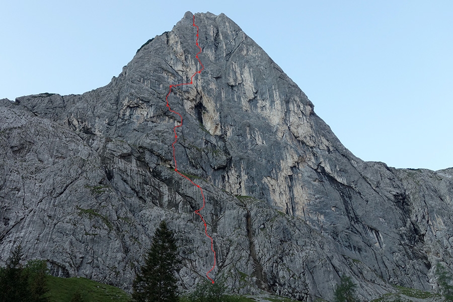 Martin Feistl - La ligne de Flugmeilengenerator jusqu'à Schwarze Wand dans le massif du Wetterstein en Allemagne, établie par Martin Feistl en solo et au sol
