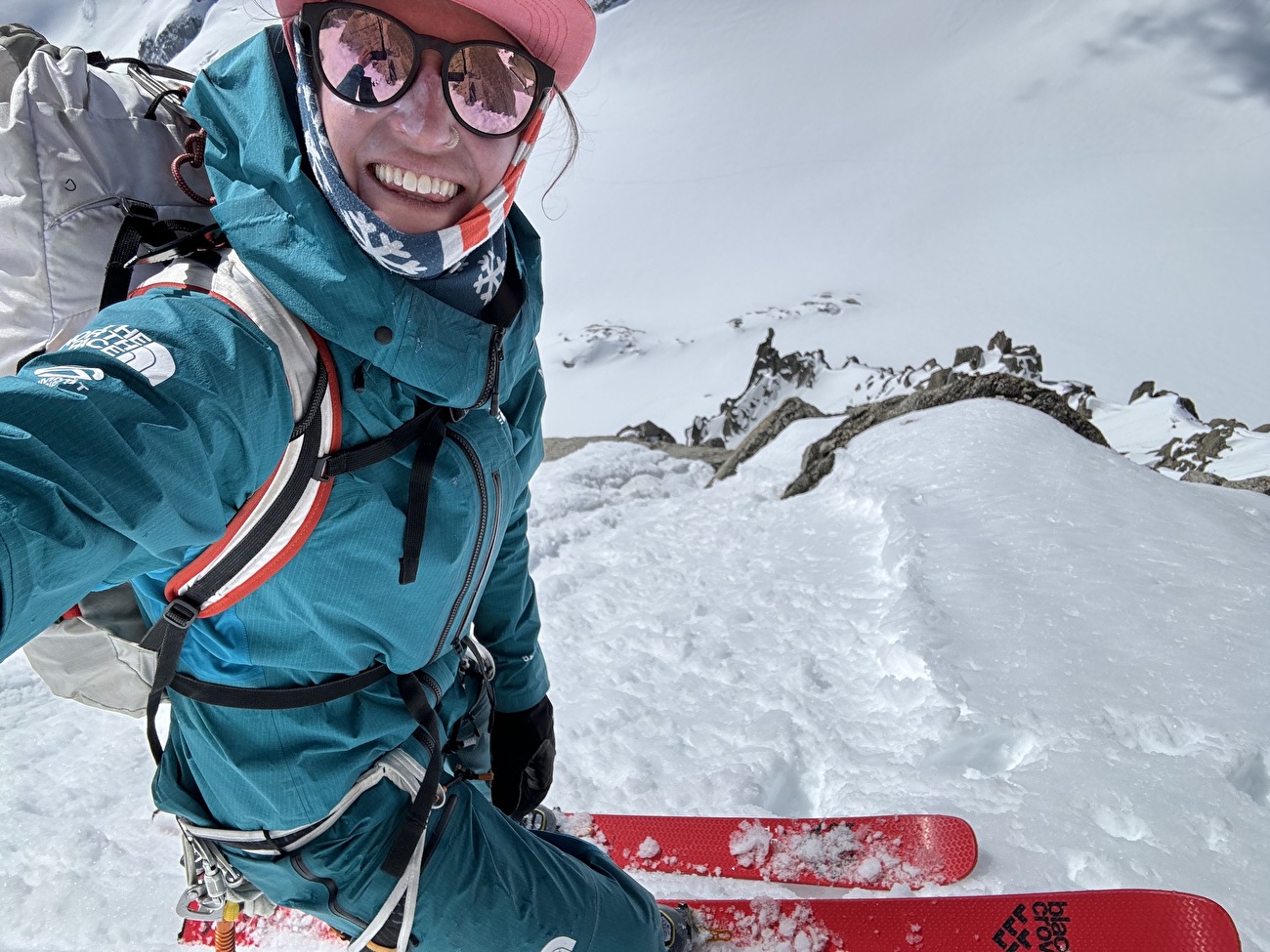 Grande Fourche, Fay Manners, Benjamin Ramos - Fay Manners et Benjamin Ramos réalisent la première descente à ski du 'Le Z' sur la face sud de la Grande Fourche le 12/05/2024