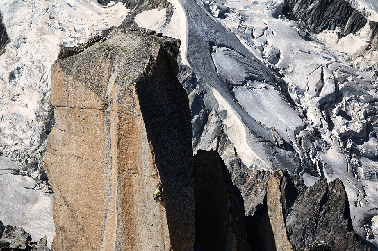 Arête des Cosmiques, Aiguille du Midi, Mont Blanc, Emiliyan Kolevski, Victor Varoshkin - The first ascent of 'Electric Avenue' on the Grand Gendarme des Cosmiques, Aiguille du Midi, Mont Blanc (Emiliyan Kolevski, Victor Varoshkin)