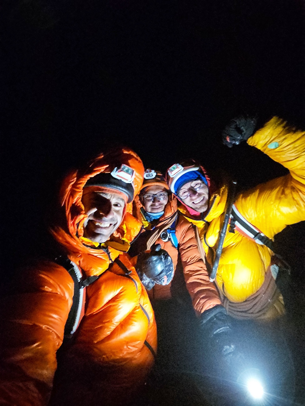 Nevado Pisco Pérou, Iker Pou, Eneko Pou, Micher Quito - La première ascension du 'Pisco Sour' (85°/M6/640m) sur le Nevado Pisco (5780m) au Pérou (Iker Pou, Eneko Pou, Micher Quito)