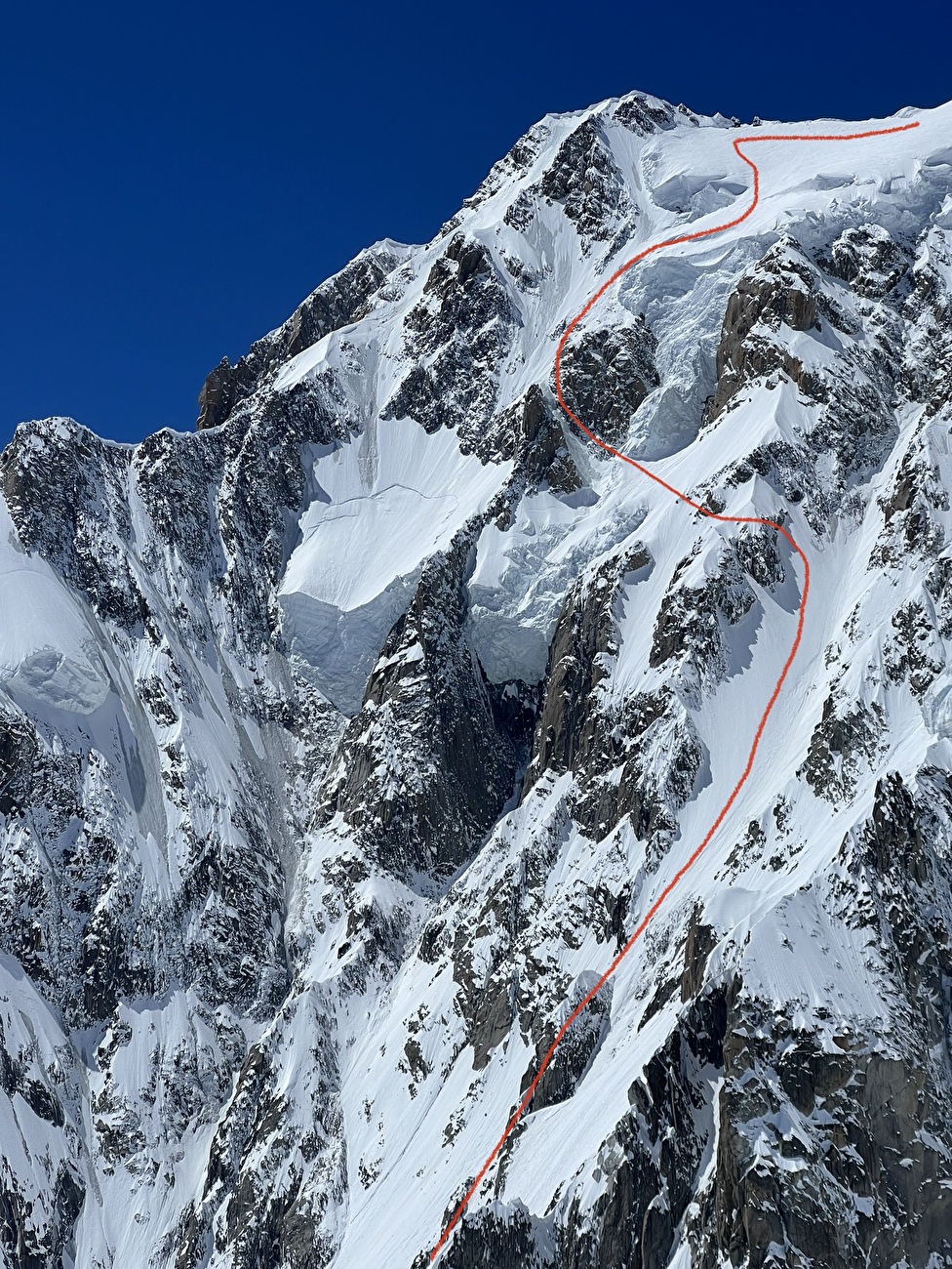 Diagonale de la Face Brenva du Mont Blanc skiée par Nico Borgeot, Gaspard Buro, Ross Hewitt
