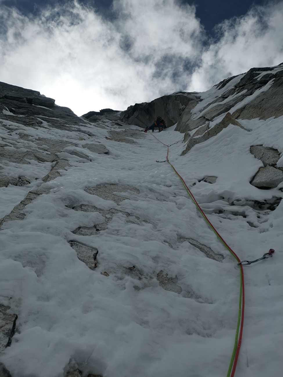 Pérou, Ocshapalca, Marek Radovský, Juraj Švingál - Réalisation de la première ascension de 'Orgasmo Multiple' sur la face sud d'Ocshapalca au Pérou (Marek Radovský, Juraj Švingál 06/2024)