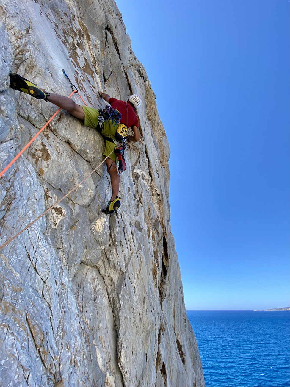 Faraglione di Buggerru, Sardaigne, Maurizio Oviglia, Marco Bigatti - Marco Bigatti escalade 'Kind of Blue' sur le Faraglione di Buggerru en Sardaigne