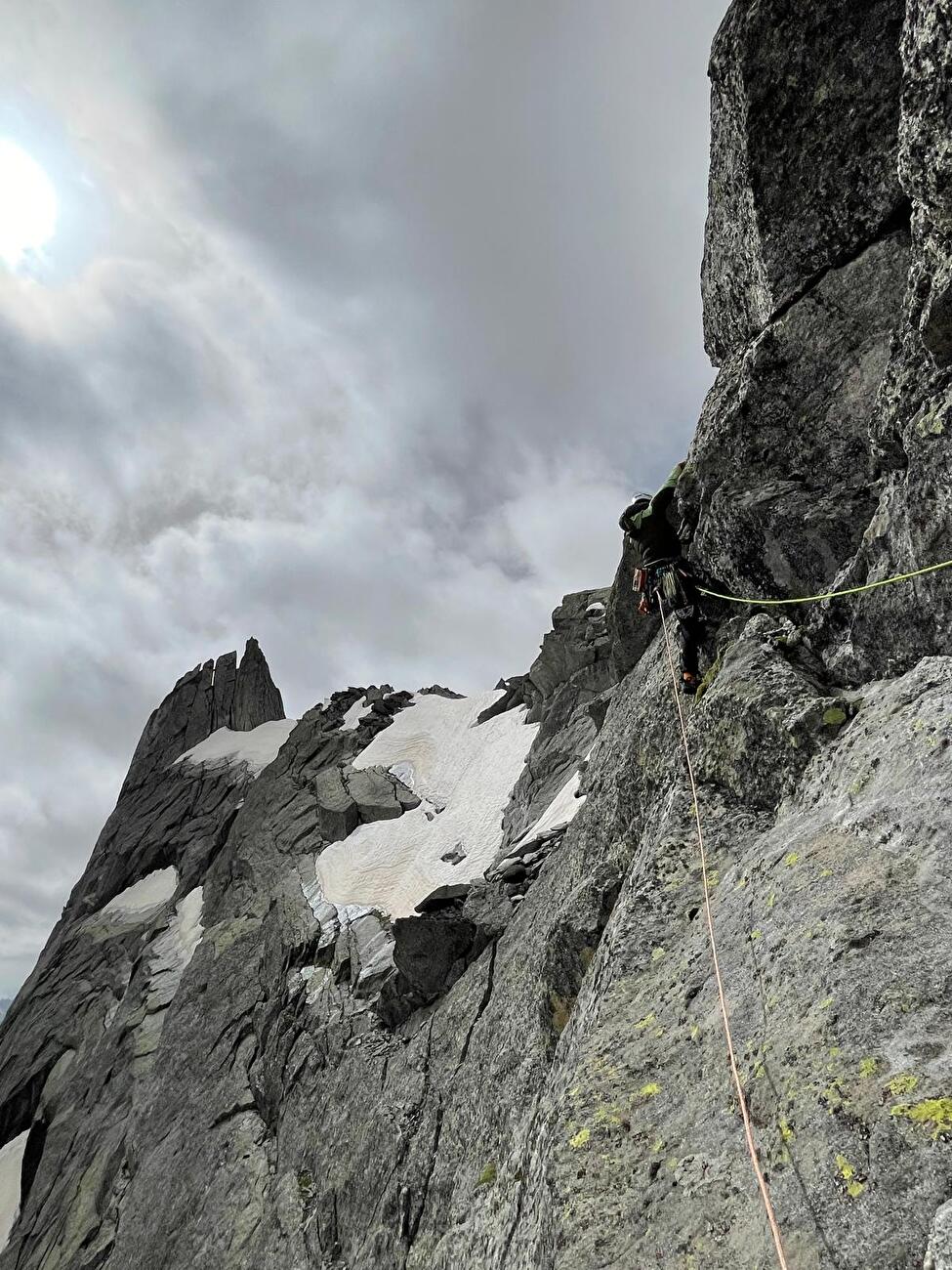 Pizzo Badile - La première ascension de 'Æterna nix' sur la face NE du Pizzo Badile (Chiara Gusmeroli, Matteo De Zaiacomo 29/06/2024)