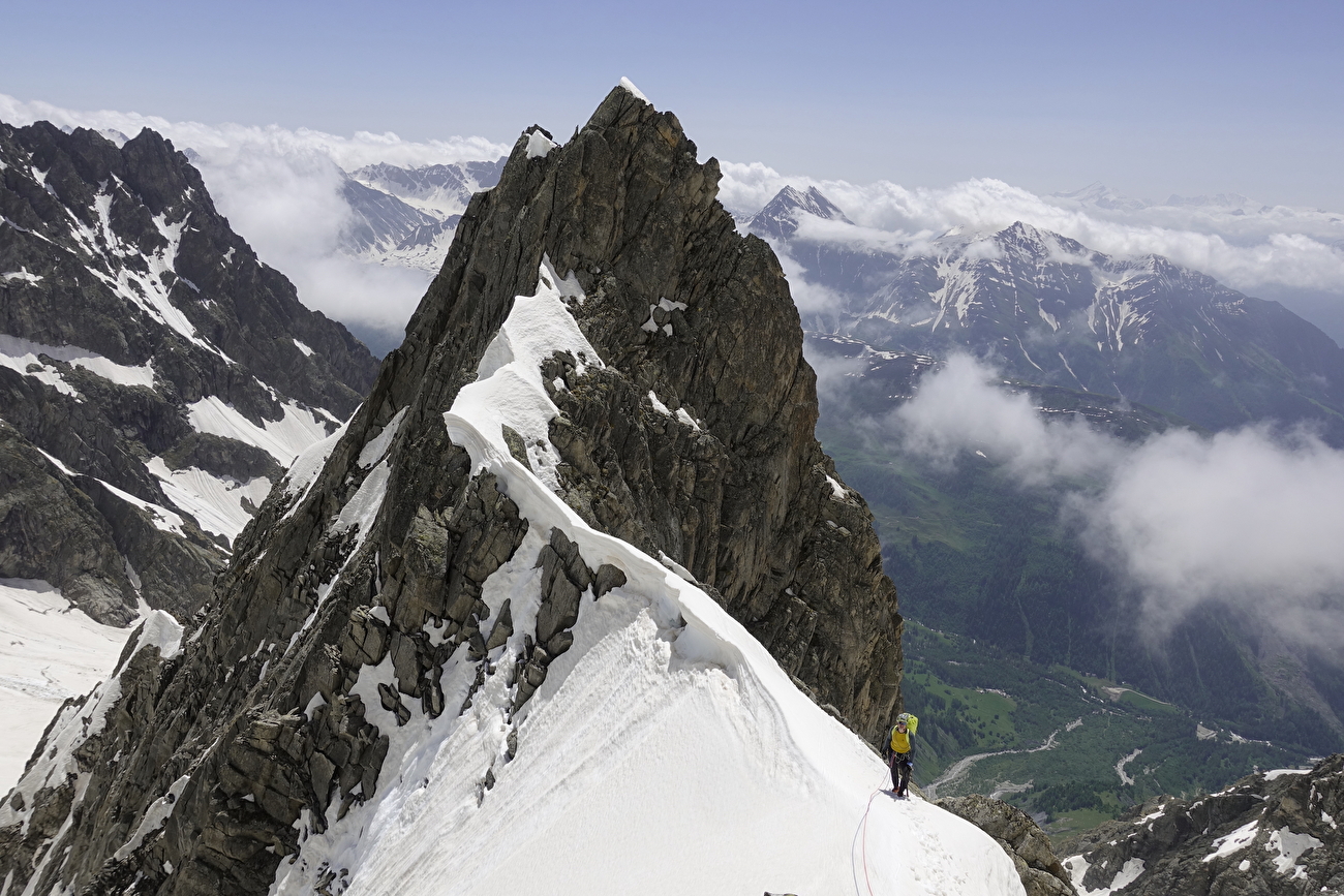 Arête sud de Punta Vardaz (massif du Mont Blanc) escaladée par Simon Richardson, Michael Rinn