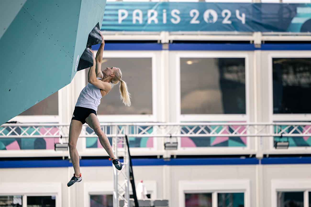 JO Paris 2024 - JO Paris 2024 : Janja Garnbret s'entraîne au mur d'escalade du Bourget