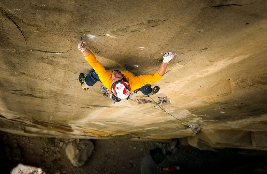 James Pearson, Annot, escalade - James Pearson réalise la première ascension du Voyage à Annot en France