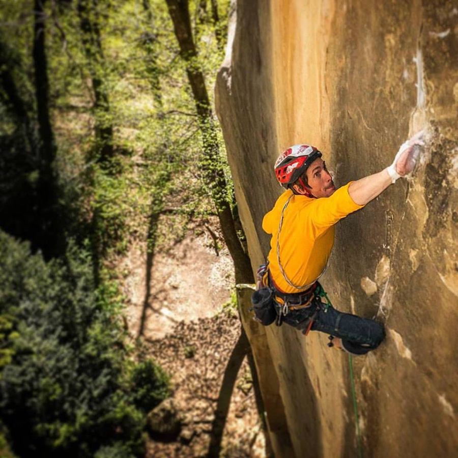 James Pearson, Annot, escalade - James Pearson réalise la première ascension du Voyage à Annot en France