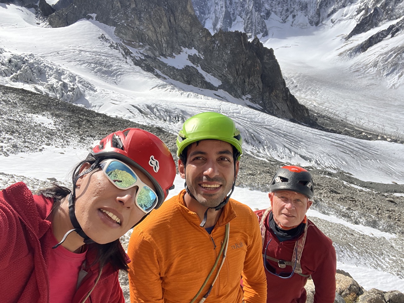 Nasim Eshqi, Sina Heidari - Nasim Eshqi, Sina Heidari et Michel Piola réalisent la première ascension de « Rise up for human rights » sur Le Minaret dans le massif du Mont Blanc, septembre 2023