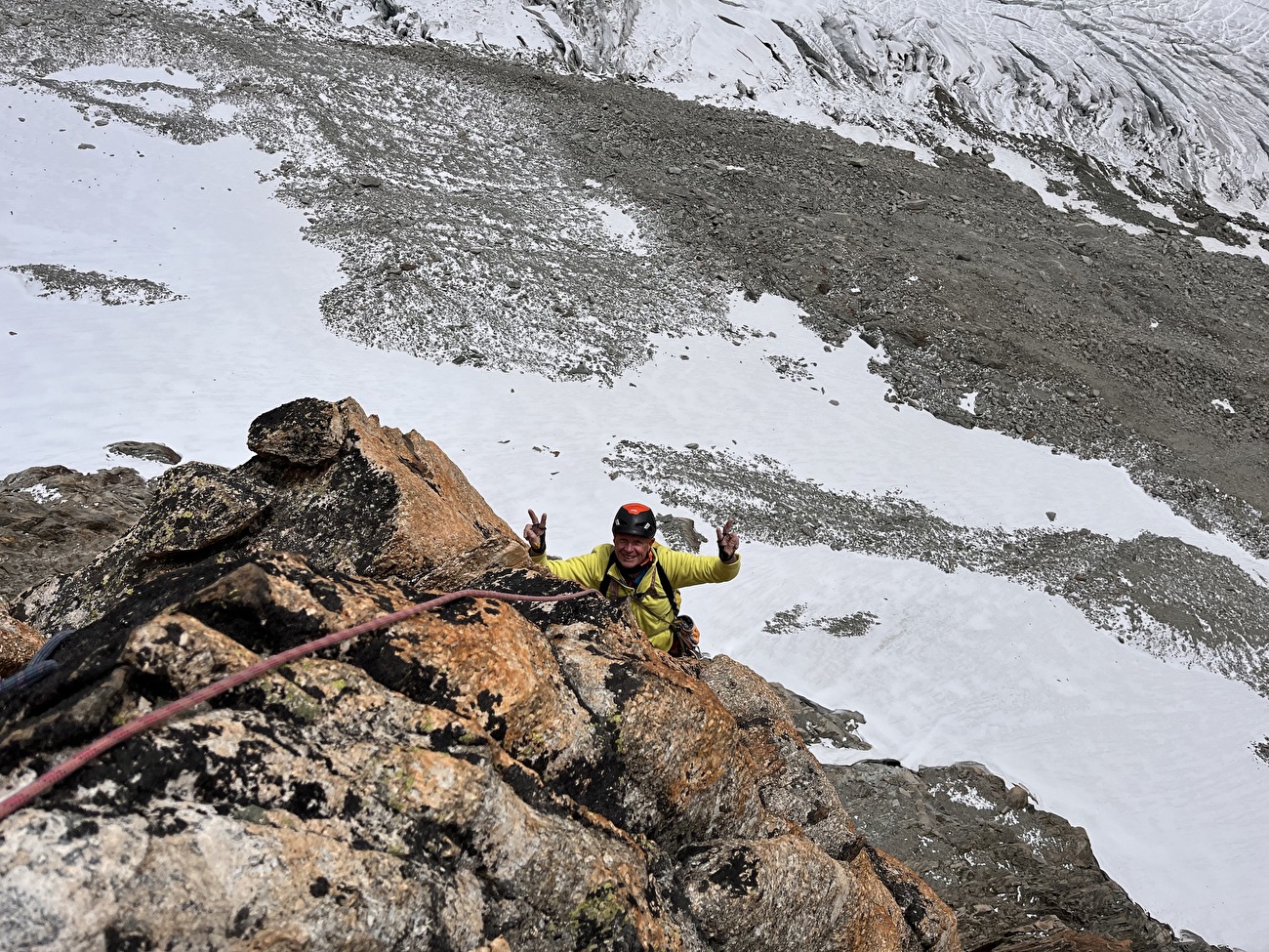 Nasim Eshqi, Sina Heidari - La première ascension de 'Rise up for human rights' sur Le Minaret dans le massif du Mont Blanc (Nasim Eshqi, Sina Heidari, Michel Piola 09/2023)