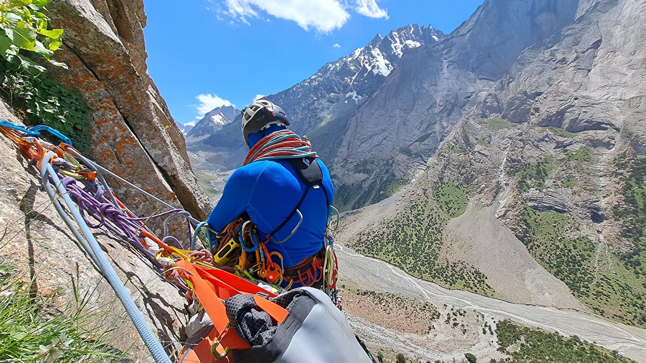 Pyramide du Pamir, vallée de Karavshin, Ak-su, Pamir Alai, Kirghizistan, Papa Ionut, Alex Manoliu - Pamir Rainy Avenue sur la pyramide du Pamir, Karavshin, Ak-su : 