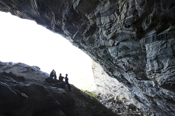 Vue depuis l'intérieur de Hanshellern, alias le rocher Flatanger. - Vue depuis l'intérieur de Hanshellern, alias le rocher Flatanger.