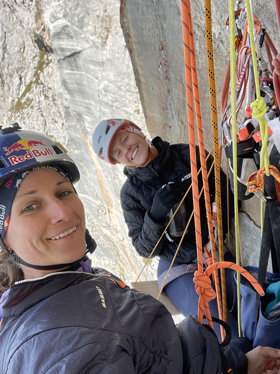 Schijenfluh Rätikon Lara Neumeier Nadine Wallner - Nadine Wallner et Lara Neumeier répètent « Enfants sans tête » sur Schijenfluh à Rätikon, Autriche, le 30/08/2024