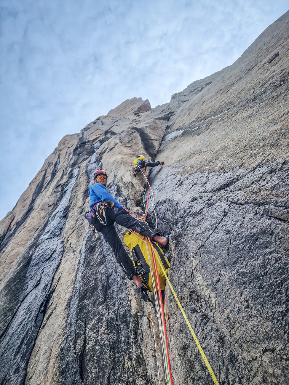 Odissea Borealis, Groenland, Matteo Della Bordella, Alex Gammeter, Silvan Schüpbach, Symon Welfringer - La première ascension de 'Odissea Borealis' sur la face nord-ouest du Drøneren au Groenland (Matteo Della Bordella, Alex Gammeter, Silvan Schüpbach, Symon Welfringer, été 2024)