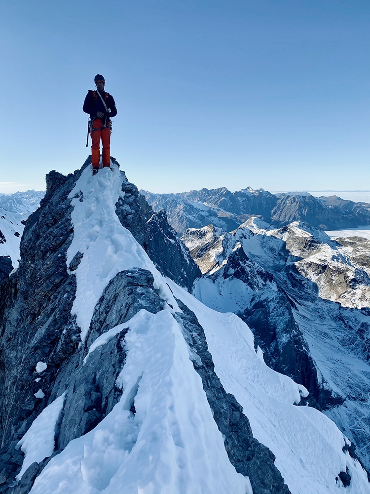 Gross Ruchen, Suisse, Dani Arnold, Roger Schäli - Dani Arnold et Roger Schäli installent Egidius sur la face nord de Gross Ruchen en Suisse (21/11/2020)