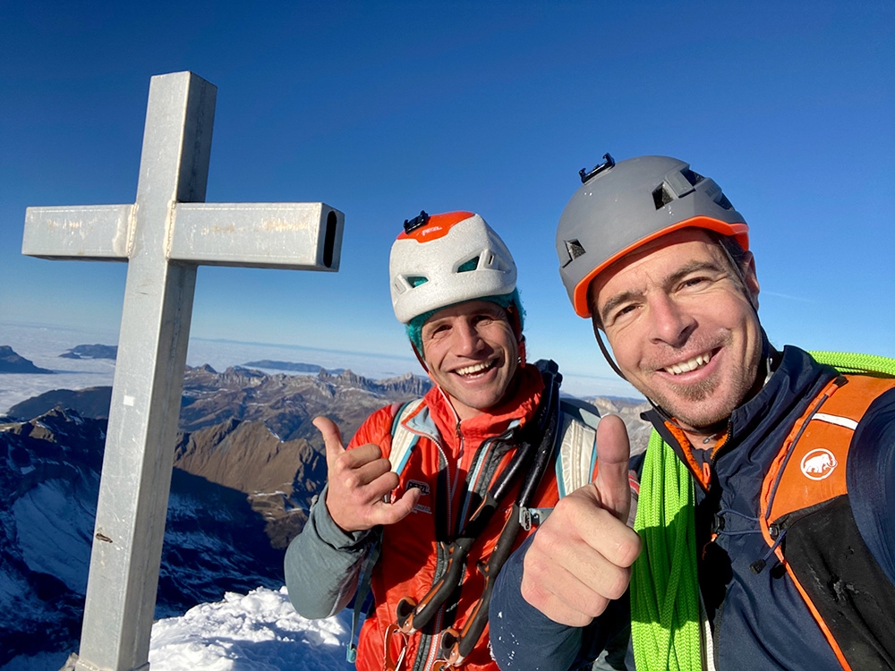 Gross Ruchen, Suisse, Dani Arnold, Roger Schäli - Roger Schäli et Dani Arnold au sommet du Gross Ruchen en Suisse le 21/11/2020 après la première ascension et l'établissement d'Egidius sur la face nord de la montagne