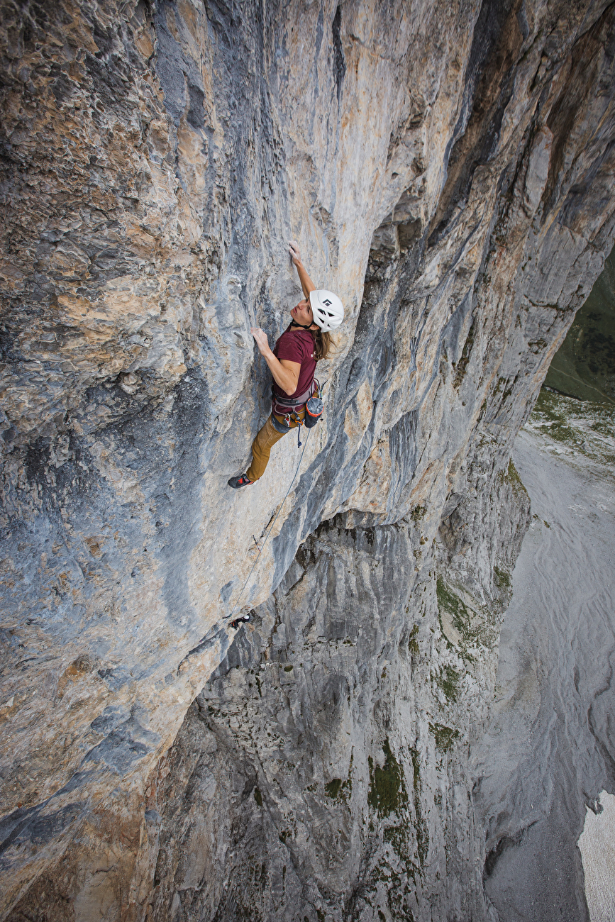 Septième Direction, Rätikon, Jacopo Larcher, Babara Zangerl - Babara Zangerl répète « Septième Direction » à Drusenfluh, Rätikon, été 2024