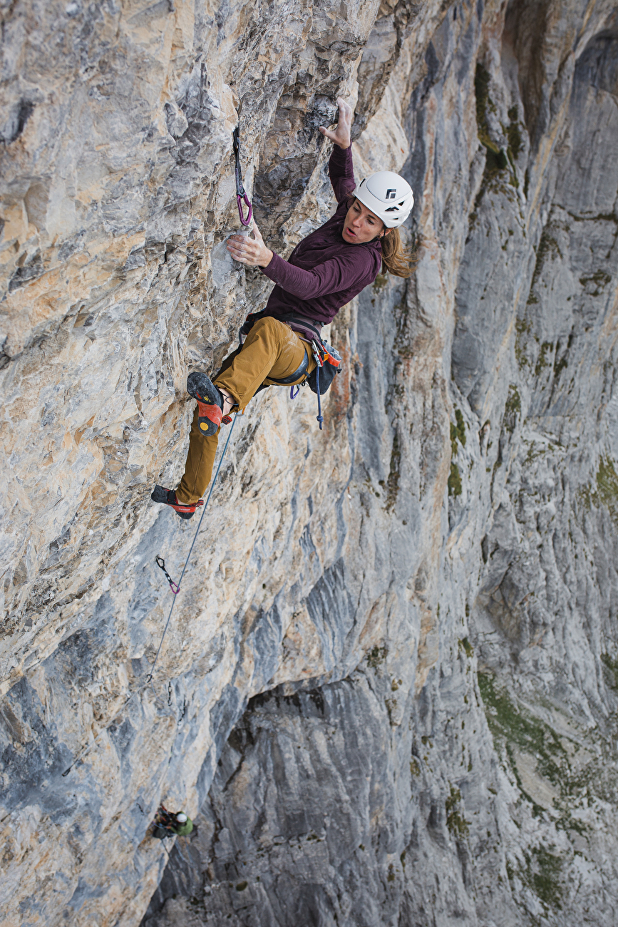 Septième Direction, Rätikon, Jacopo Larcher, Babara Zangerl - Babara Zangerl répète « Septième Direction » à Drusenfluh, Rätikon, été 2024