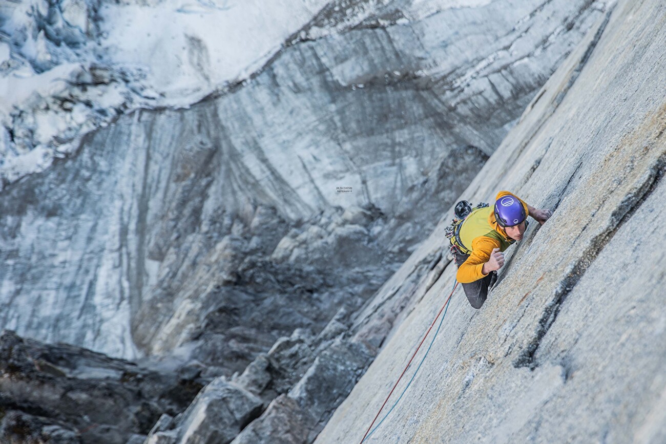 Mirror Wall, Groenland, Julia Cassou, Sean Warren, Pete Whittaker, Sean Villanueva O'Driscoll - Pete Whittaker effectuant la première ascension de 'Ryu-shin' sur Mirror Wall au Groenland (Julia Cassou, Sean Warren, Pete Whittaker, Sean Villanueva été 2024)