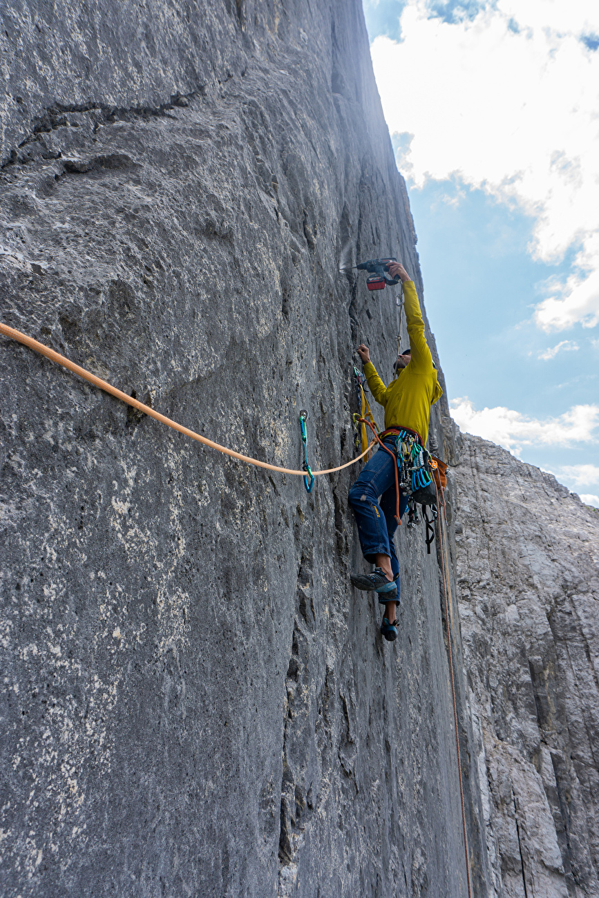 Speckkarplatte, Karwendel, Autriche, Armin Fuchs, Peter Manhartsberger - Emplacement de boulonnage Armin Fuchs 6 (6c+) de 'Leider Geil' sur Speckkarplatte, Karwendel, Autriche (Armin Fuchs, Peter Manhartsberger)