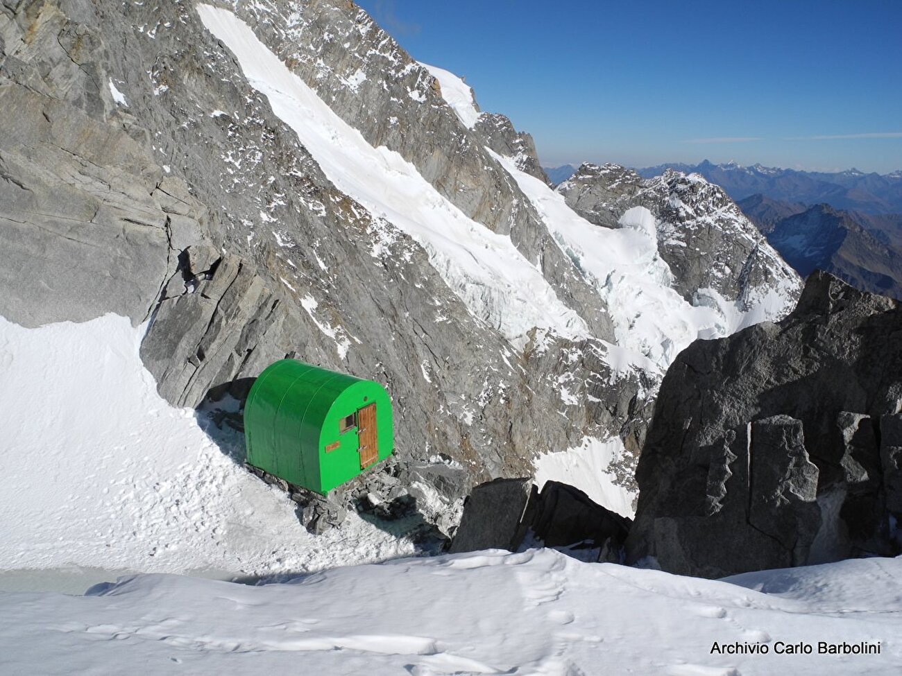 Bivouac Canzio sur les Grandes Jorasses & Bivouac Borelli sur l'Aiguille Noire de Peuterey temporairement fermés