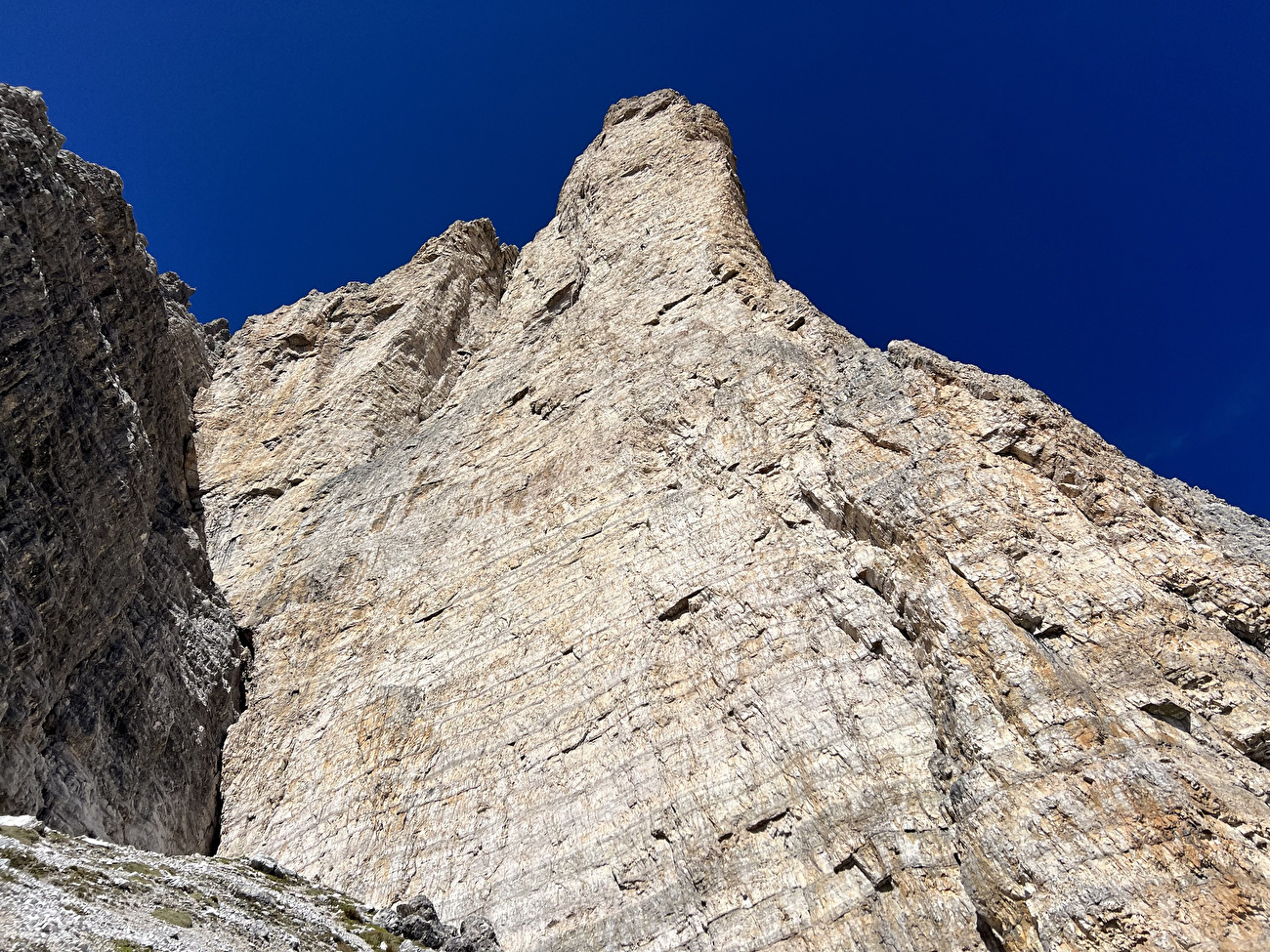 Cima Piccola, Tre Cime di Lavaredo, Dolomites - Muro Giallo, alias Gelbe Mauer ou Perlen vor die Säue à Cima Piccola, Tre Cime di Lavaredo, Dolomites