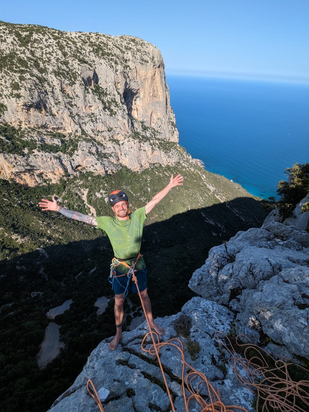 Punta Argennas, Sardaigne, Mathias Mandi, Klaas Willems - Klaas Willems réalise la première ascension de 'I Ribelli Della Montagna' à Punta Argennas en Sardaigne