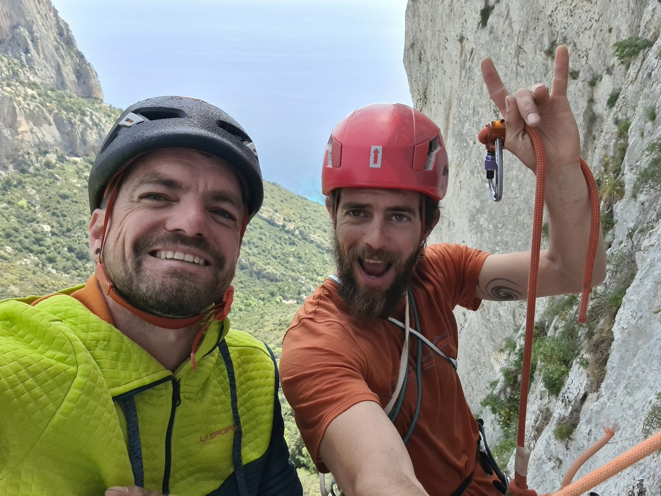 Punta Argennas, Sardaigne, Mathias Mandi, Klaas Willems - Klaas Willems et Mathias Mandi réalisent la première ascension de 'I Ribelli Della Montagna' à Punta Argennas en Sardaigne