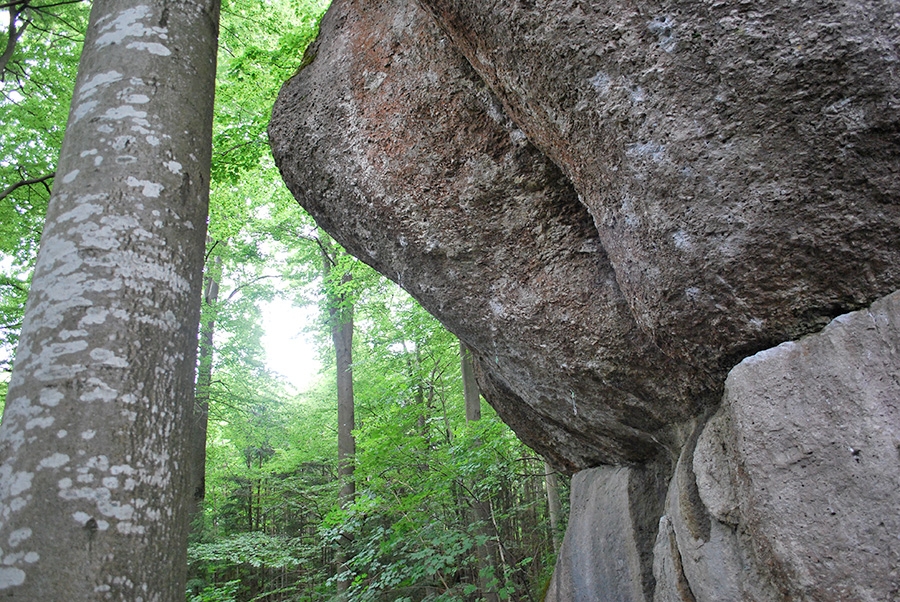 Action Directe, Frankenjura, Wolfgang Güllich - La ligne incroyablement raide d'Action Directe jusqu'à la magnifique proue du Waldkopf, Frankenjura, escaladée pour la première fois par Wolfgang Güllich le 14 septembre 1991. Mélissa Le Nevé a réalisé la première ascension féminine tant convoitée en 2020.