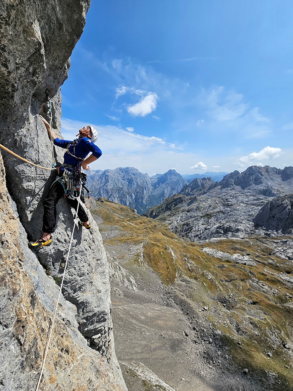 Peña Santa de Castilla, Picos de Europa, Espagne, Eneko Pou, Iker Pou - Iker Pou faisant la première ascension du 'Truenu' sur Peña Santa de Castilla, Picos de Europa, Espagne, été 2024