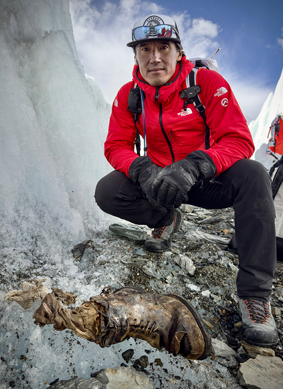 Andrew Irvine, Everest, Sandy Irvine - Une petite équipe dirigée par l'explorateur National Geographic, le photographe, le réalisateur oscarisé et l'alpiniste professionnel Jimmy Chin a découvert une chaussette brodée de l'inscription 