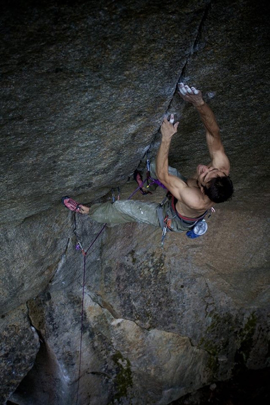 Cobra Crack, Squamish - Tom Randall répétant Cobra Crack à Squamish, Canada.