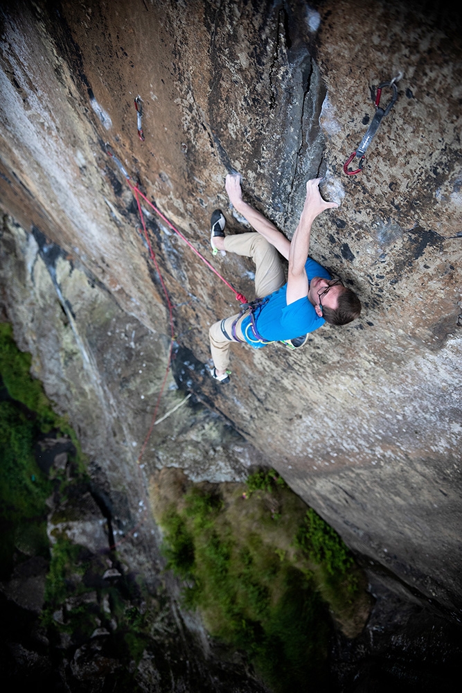 Will Bosi, Dumbarton, Écosse - Le grimpeur écossais de 23 ans William Bosi réalise la première ascension du Free at last 9a+ à Dumbarton Rock en Écosse