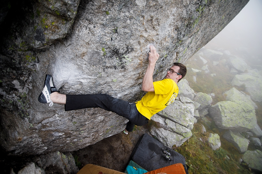 William Bosi - Will Bosi escaladant Hazel Grace (8B+) au col du Saint-Gothard en Suisse