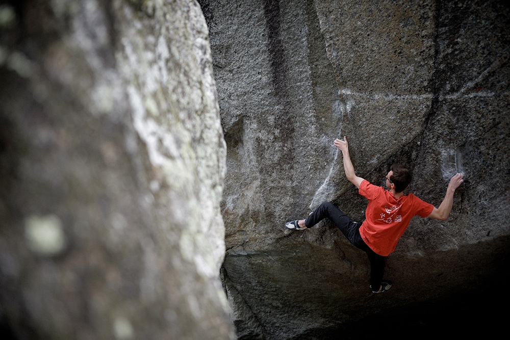 William Bosi - Will Bosi exhibe Dulcifer Sit (8A+) dans les gorges de Schöllenen.