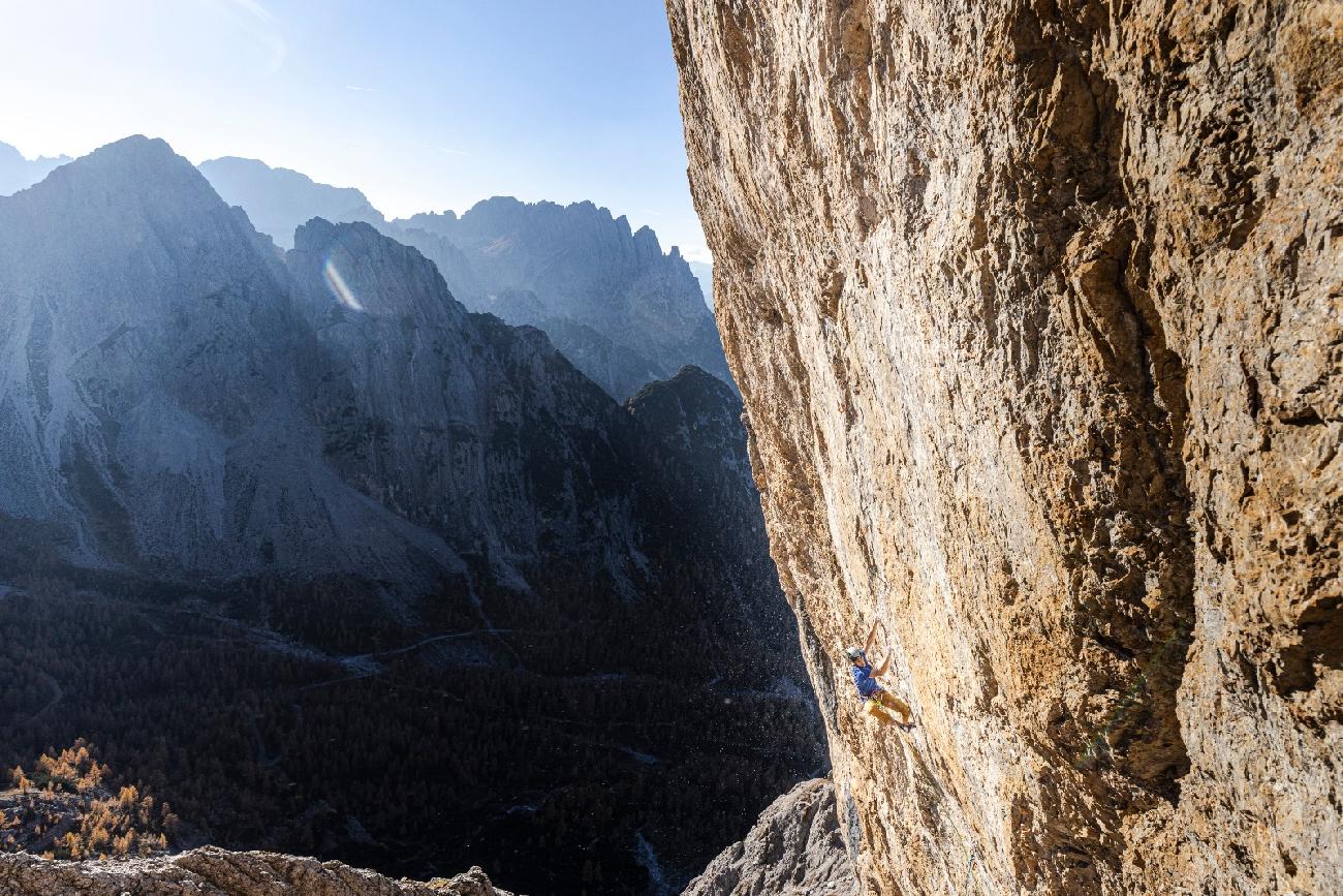 Louis Gundolf, Lama project, Laserz, Lienz Dolomites - Louis Gundolf réalise la première ascension libre du 'Lama project' sur la face sud de Laserz, Lienz Dolomites